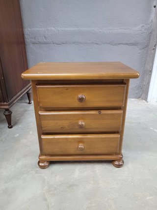 MESITA DE MADERA DE PINO