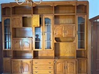 Mueble de salón de madera con almacenaje