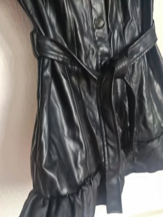 Mini vestido efecto cuero negro