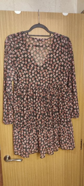 Vestido Pull&Bear floral negro y rosa Talla S