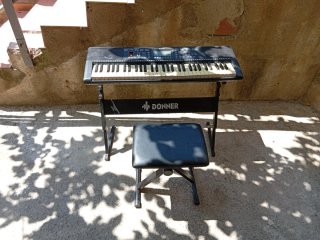 Piano electrónico Donner con banqueta