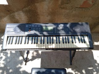 Piano electrónico Donner con banqueta