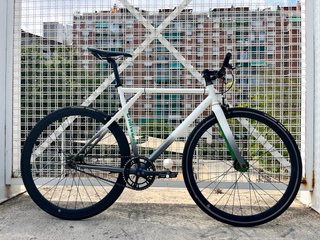 Bicicleta Urbana Fixie CMNDR P&B