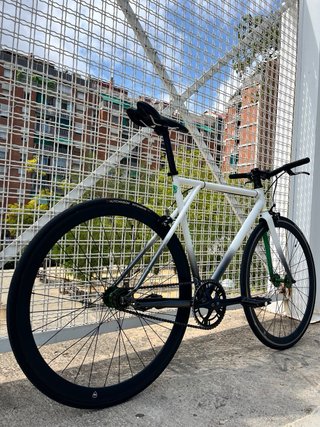 Bicicleta Urbana Fixie CMNDR P&B