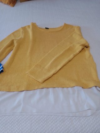 Camiseta de rayas azules y blancas