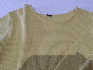 Camiseta de rayas azules y blancas