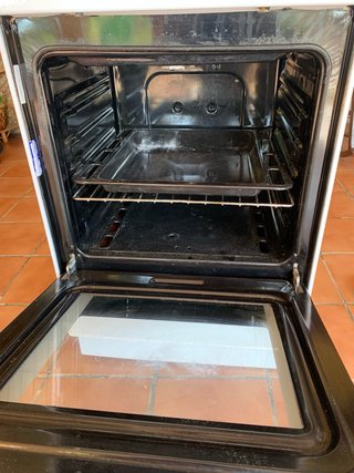 Cocina de gas butano blanca