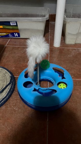 Rascador para gato con juguete