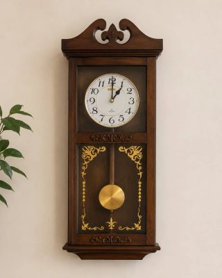 Reloj de pared tipo antiguo de madera
