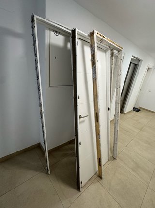 Puerta madera blanca con cristal 82.5 cm
