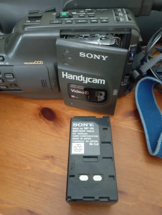 Videocámara Sony Handycam Video 8 + Accesorios