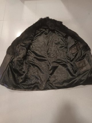 Chaquetón vintage negro con cuello de pelo