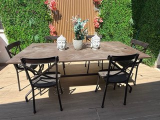 Mesa de exterior metálica y madera más 6 sillas
