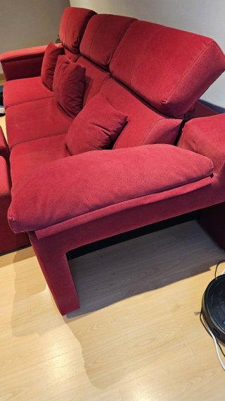 Sofá 3 plazas rojo con reposapiés