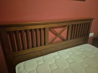 Cabecero y mesillas de madera