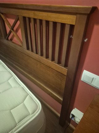 Cabecero y mesillas de madera