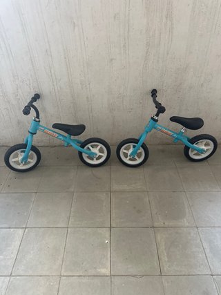 Bicicleta de equilibrio azul para niños