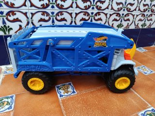 Camión Monster Trucks Hot Wheels Azul