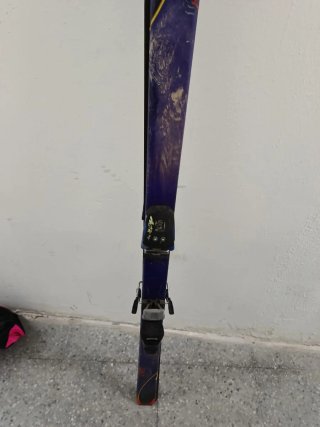 Esquís Morados con Fijaciones