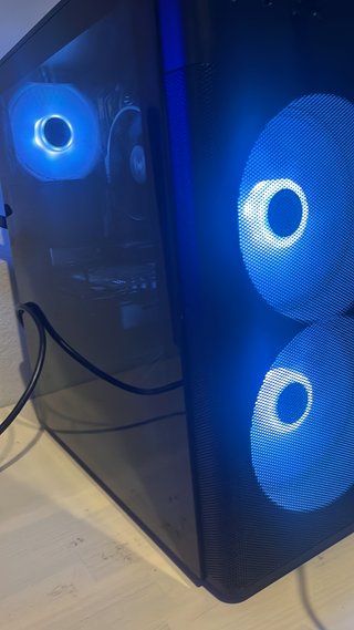 PC Gamer con luces LED azules