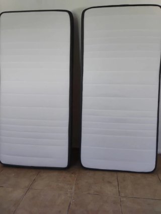 2 Colchones con Base Tapizada