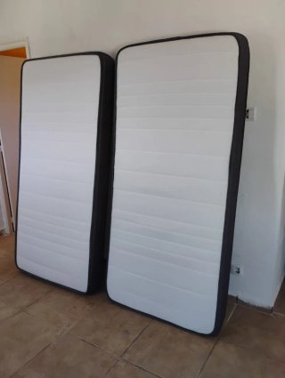 2 Colchones con Base Tapizada
