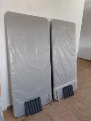 2 Colchones con Base Tapizada