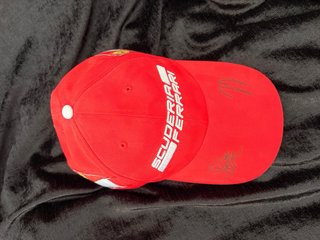 Volante Ferrari Edición Limitada Original y gorro