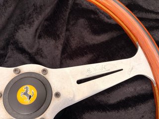 Volante Ferrari Edición Limitada Original y gorro
