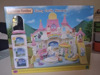 Castillo Guardería Sylvanian Families con su caja