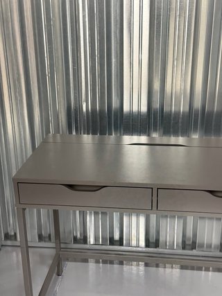 Escritorio IKEA ALEX gris oscuro 132x58 cm
