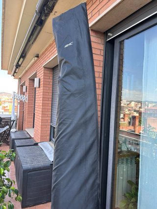 Parasol verde para jardín con bases y funda