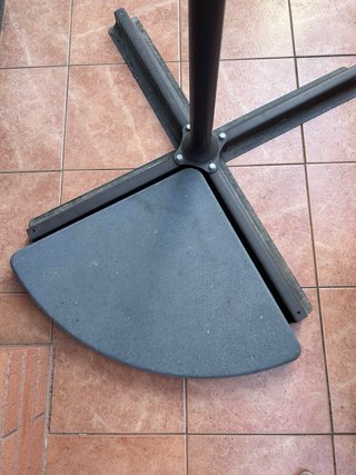 Parasol verde para jardín con bases y funda
