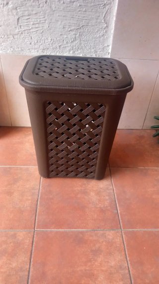 Cesta de ropa con tapa