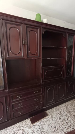 Mobile da soggiorno classico in legno e vetro