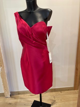 Vestido fiesta rojo asimétrico T: 42