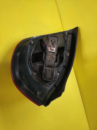 PILOTO TRASERO IZQUIERDO NISSAN ALMERA II N16