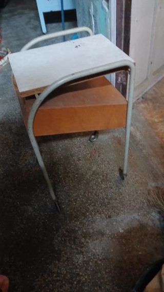 Mesita auxiliar pintor metal y madera