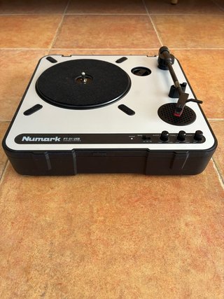 Numark PT-01 USB Tocadiscos Portátil