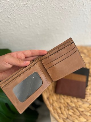 Cartera de piel marrón