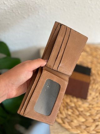 Cartera de piel marrón