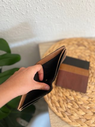 Cartera de piel marrón