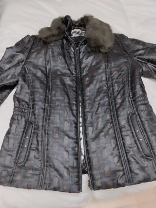 Chaqueta de mujer con cuello de pelo