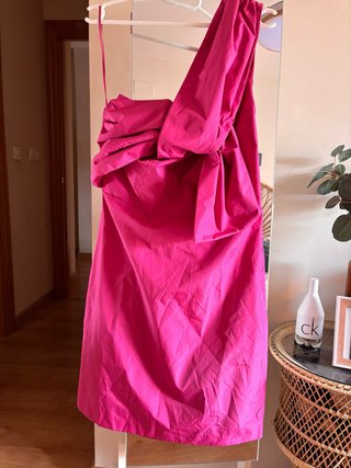 Vestido fucsia asimétrico