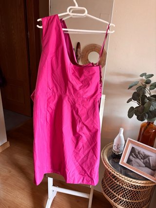 Vestido fucsia asimétrico