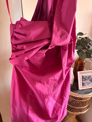 Vestido fucsia asimétrico
