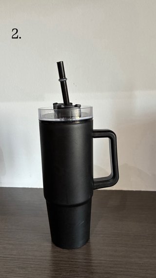Vasos estilo Stanley negros