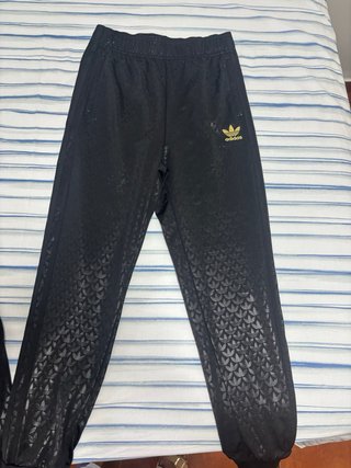 Conjunto Adidas Negro y Dorado