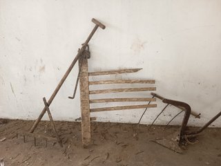 Rastrillos antiguos de madera