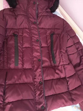 Cazadora acolchada con capucha. Talla M